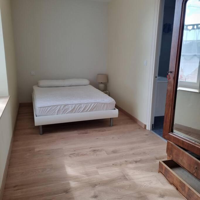 Ancienne Ferme Renovee Nueil-sous-Faye