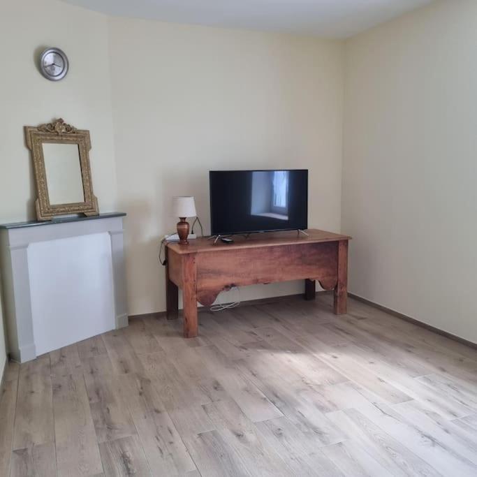 Ancienne Ferme Renovee Nueil-sous-Faye
